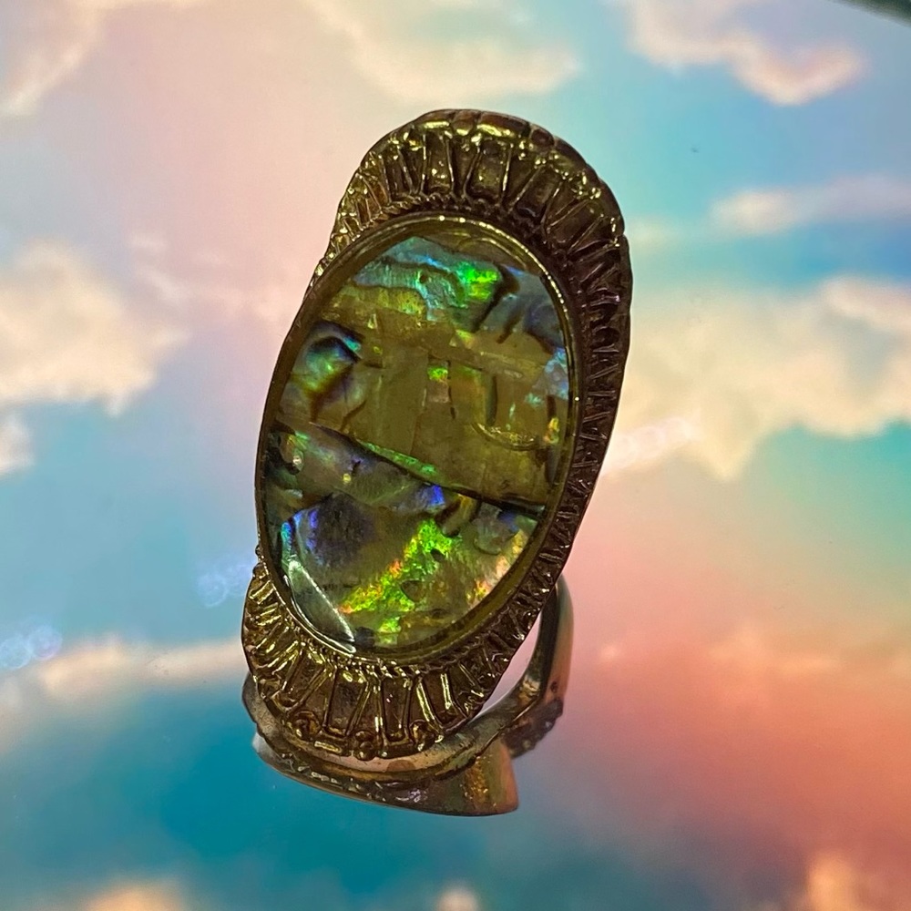 Iridescent stone ring💙💚💜🧡💛✨